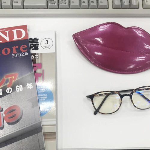 09:30 出社メガネ拭きがルーティーン | 穴沢 夏生 リテールプランニング職