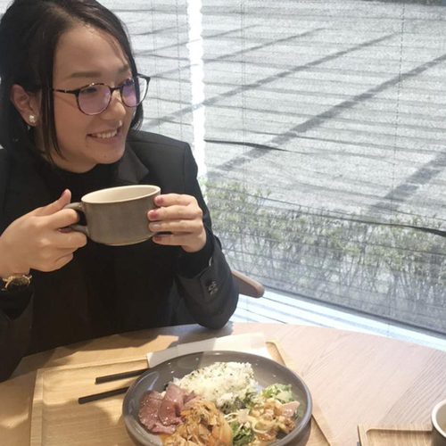 13:00 遅めのお昼ゆっくりご飯と日向ぼっこ | 穴沢 夏生 リテールプランニング職